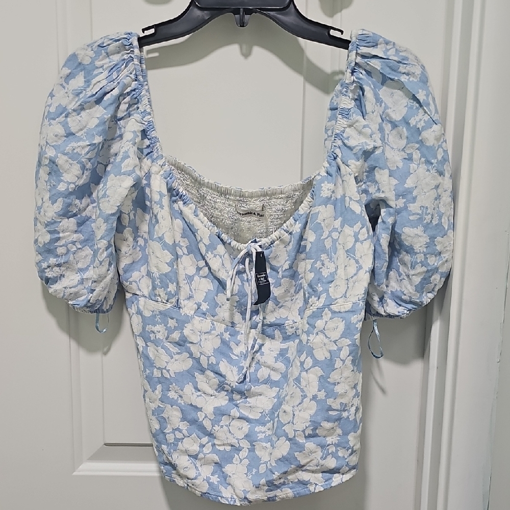 New Abercrombie & Fitch Puff Sleeve Tie Front Blouse in White and Blue